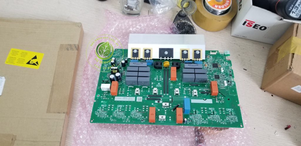 Thay bo mạch bếp từ bosch chính hãng