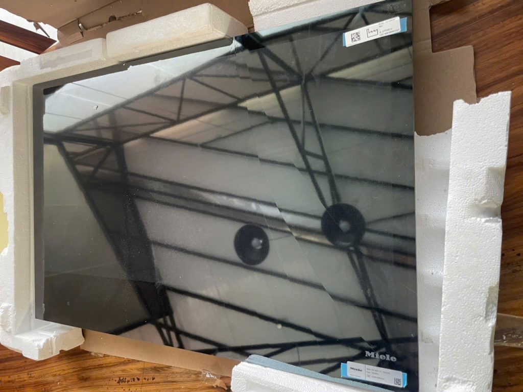thay thế mặt kính bếp từ miele bị vỡ