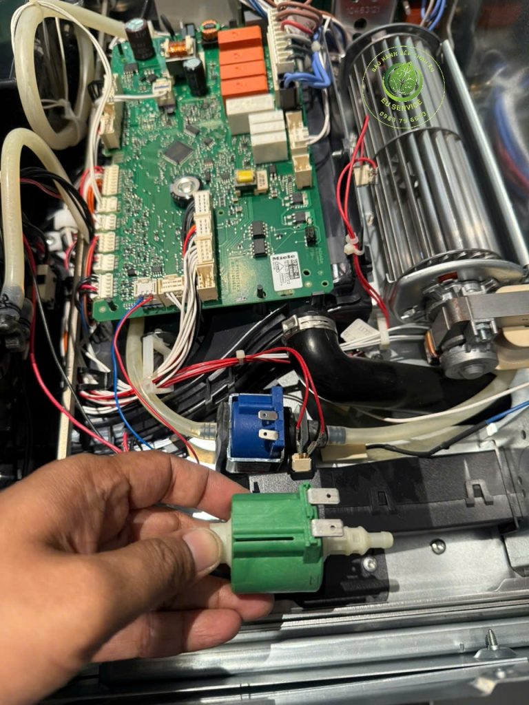 Sửa lò nướng kèm hấp miele không phun hơi nước